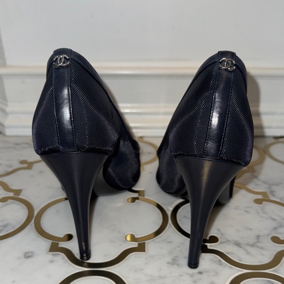 CHANEL Black Pointed Toe Mesh & Leather Pumps - Picture 7 of 11